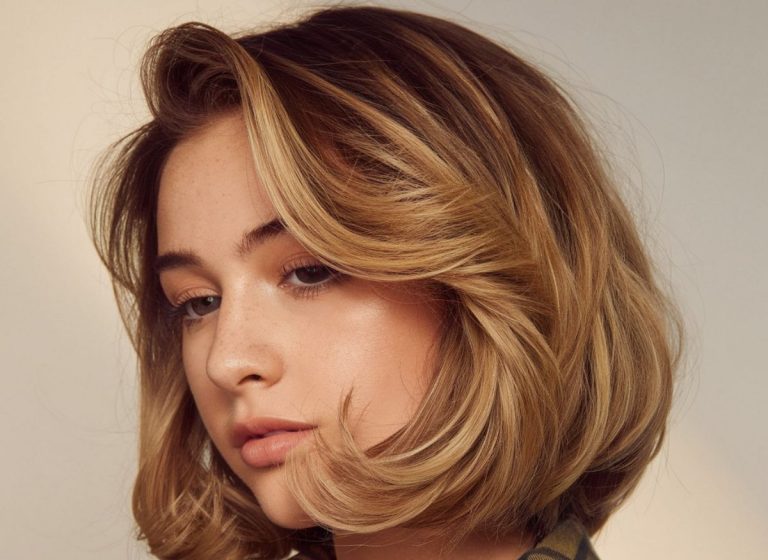 15 Chic Ways To Rock The 90s Blowout Bob For Maximum Volume And Style